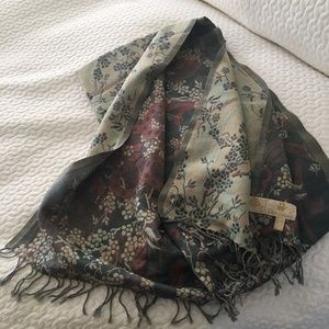 Petrusse Wrap/Scarf Blues, Grays and a bit of Pink 63" long